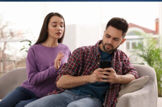 Relationship Tips: पति की स्मार्ट कलीग से पहली मुलाकात